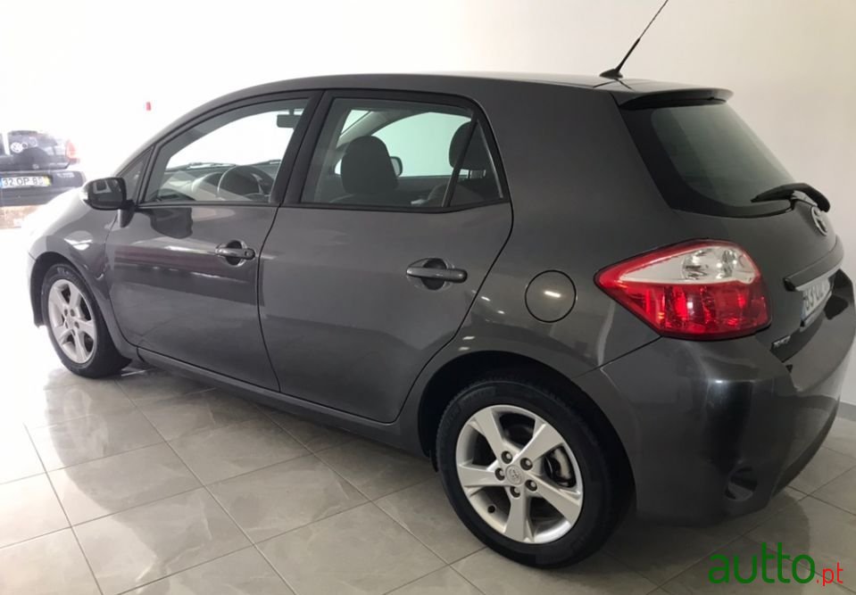 2010' Toyota Auris photo #4