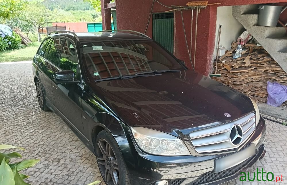 2009' Mercedes-Benz Classe C photo #2