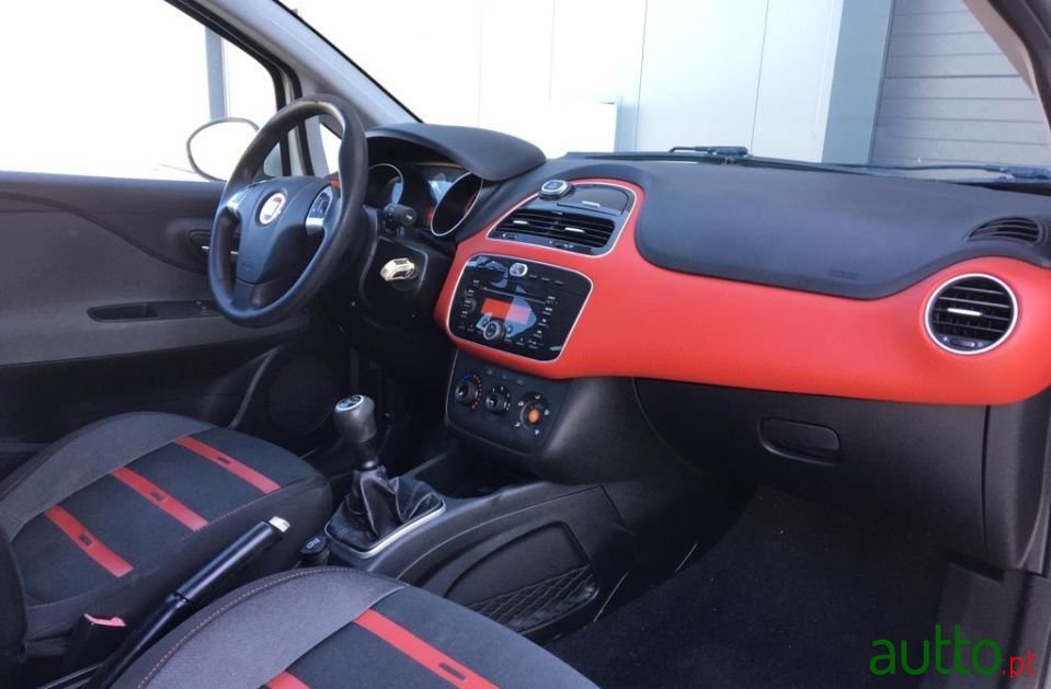 2010' Fiat Grande Punto photo #6