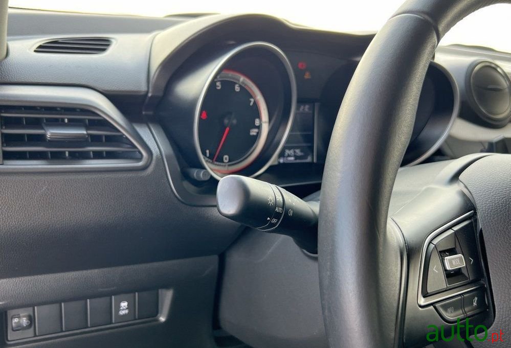 2019' Suzuki Swift photo #5