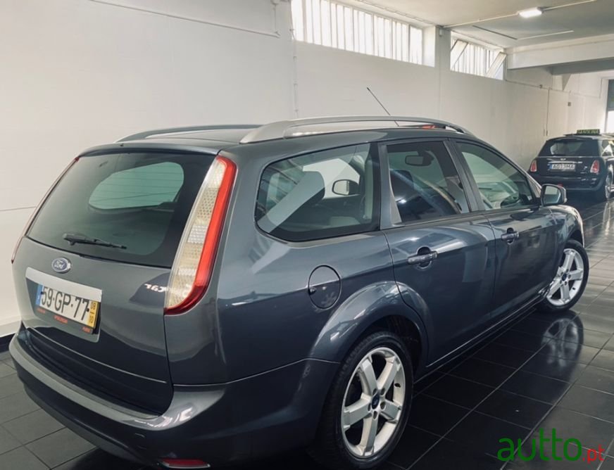 2008' Ford Focus Sw photo #3