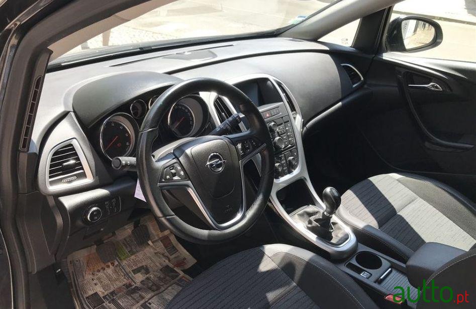 2014' Opel Astra Sports Tourer photo #1