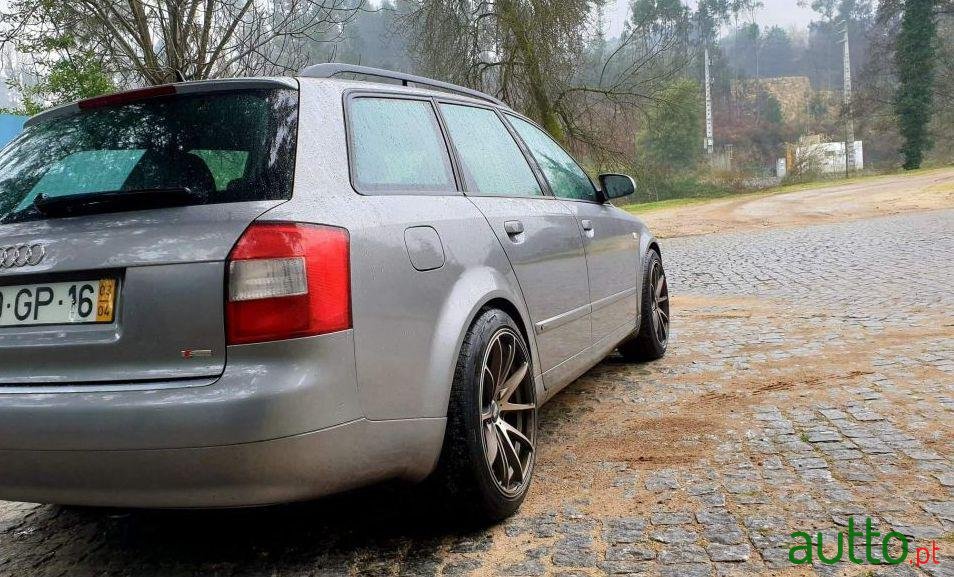 2003' Audi A4 Avant photo #2