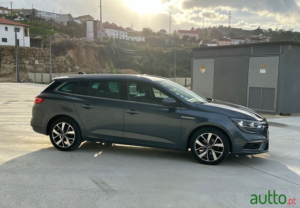 2018' Renault Megane Sport Tourer photo #5