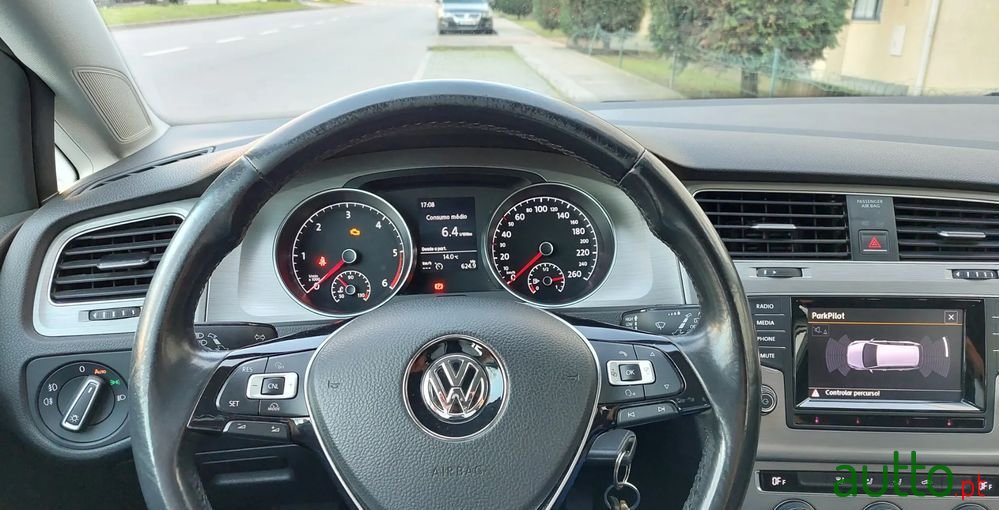 2015' Volkswagen Golf Variant photo #2