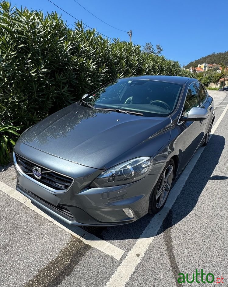 2013' Volvo V40 1.6 D2 R-Design photo #2