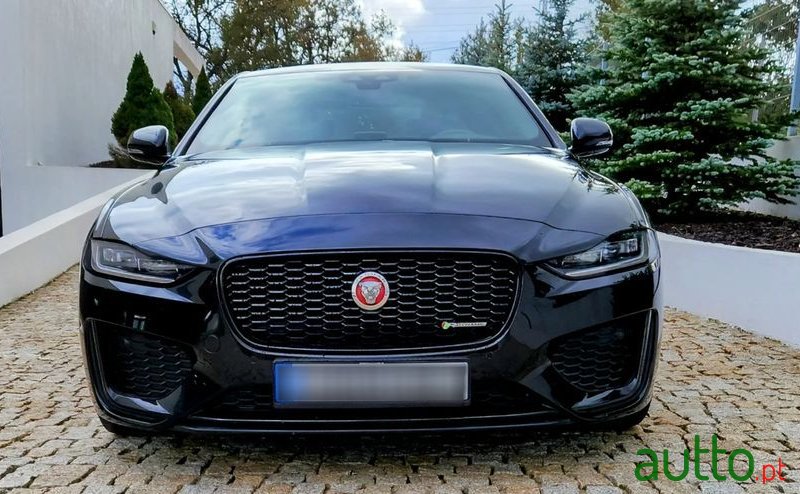 2020' Jaguar XE photo #2