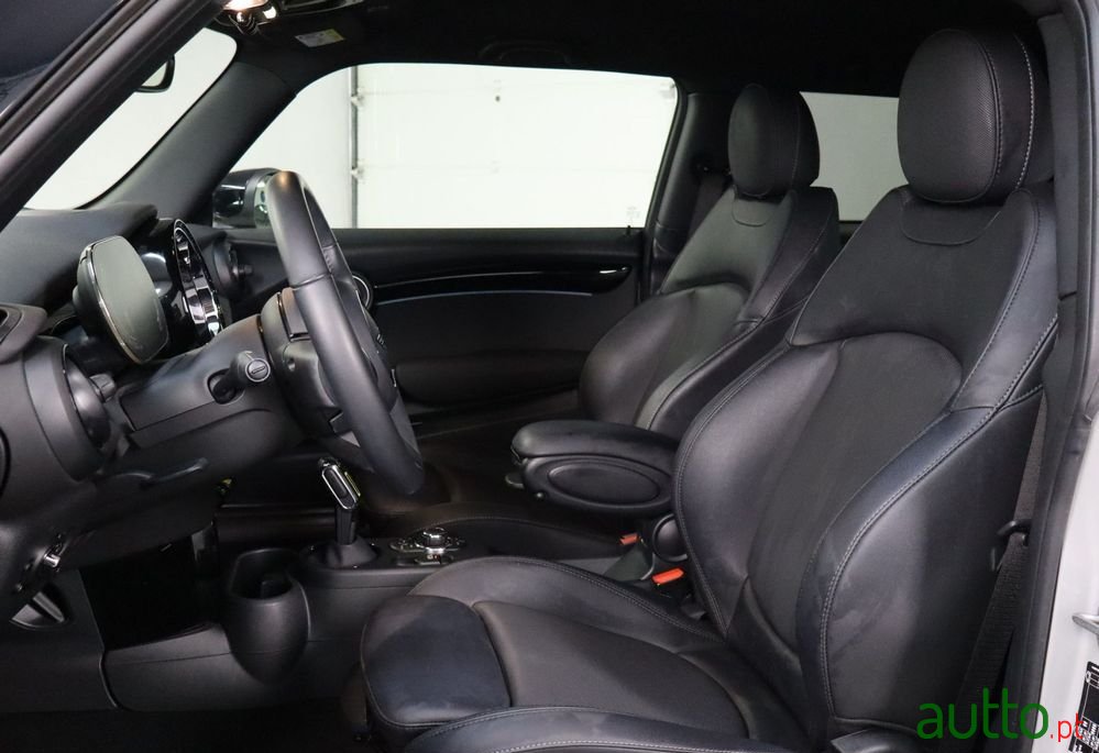 2022' MINI Cooper 3 Portas photo #6