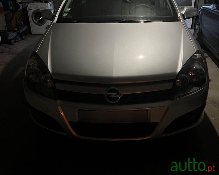 2005' Opel Astra 1.3 Cdti Elegance photo #6