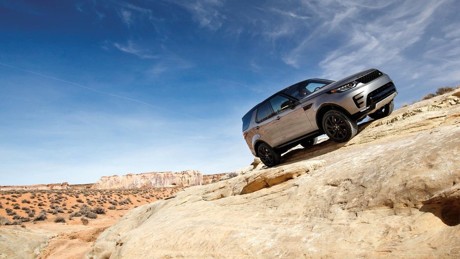Land Rover Offers Driving Experience In Namibia And Utah