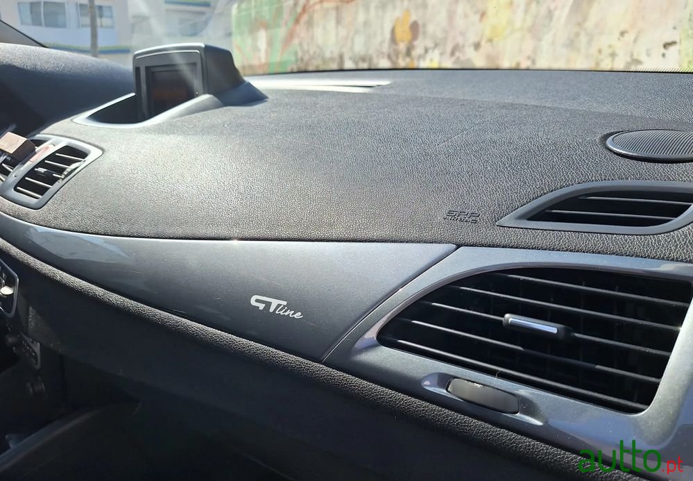 2010' Renault Mégane Sport Tourer photo #5