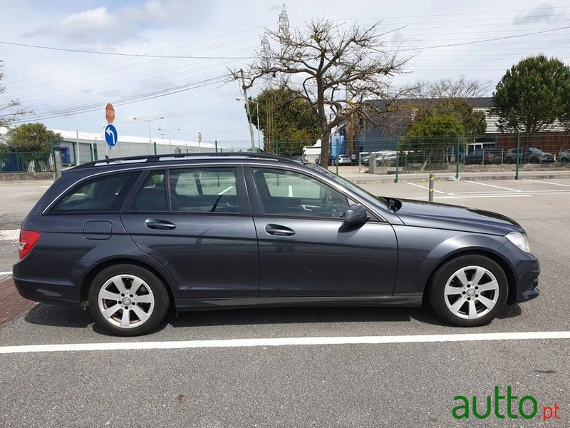 2013' Mercedes-Benz Classe C photo #3