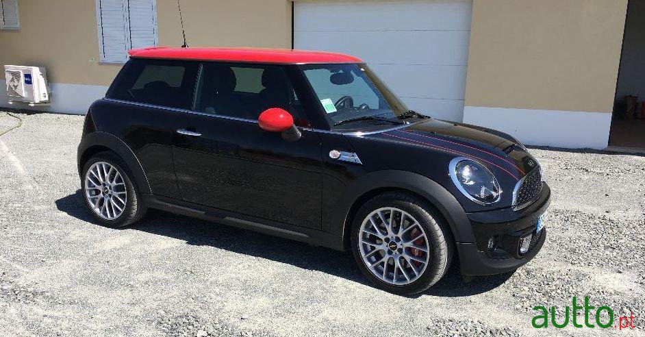 2011' MINI Cooper S photo #2