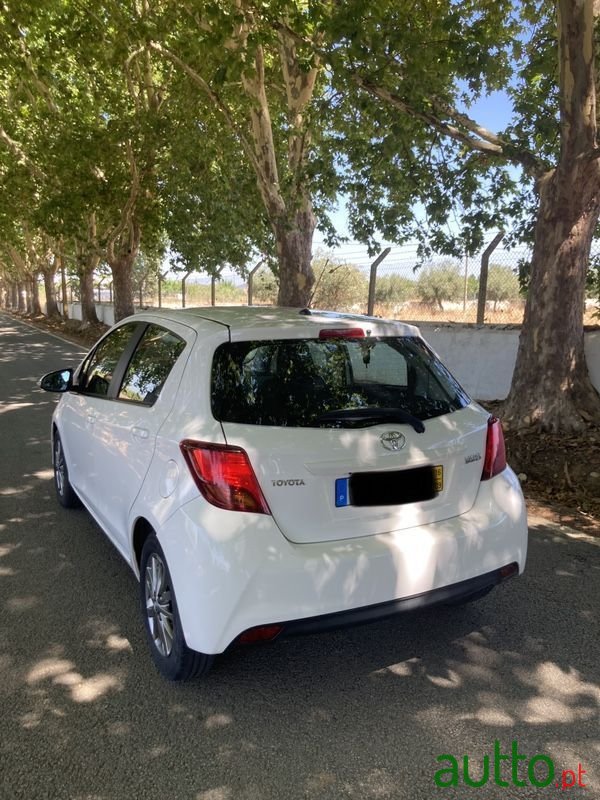 2016' Toyota Yaris photo #4
