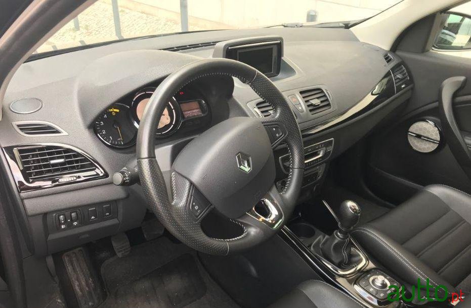 2014' Renault Megane Sport Tourer photo #3