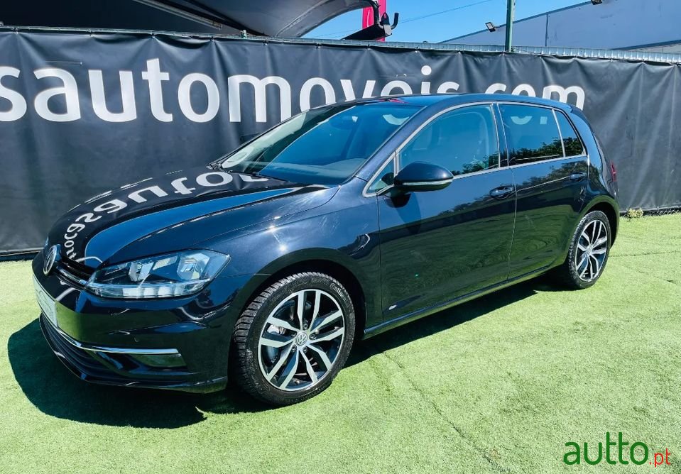 2018' Volkswagen Golf photo #2