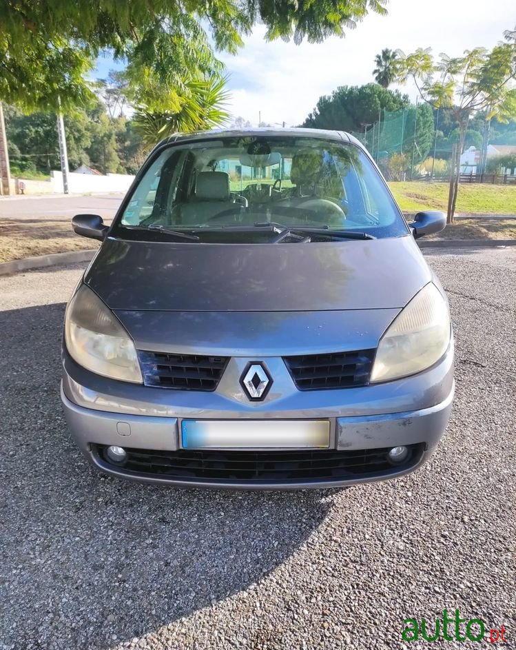 2005' Renault Grand Scenic photo #2