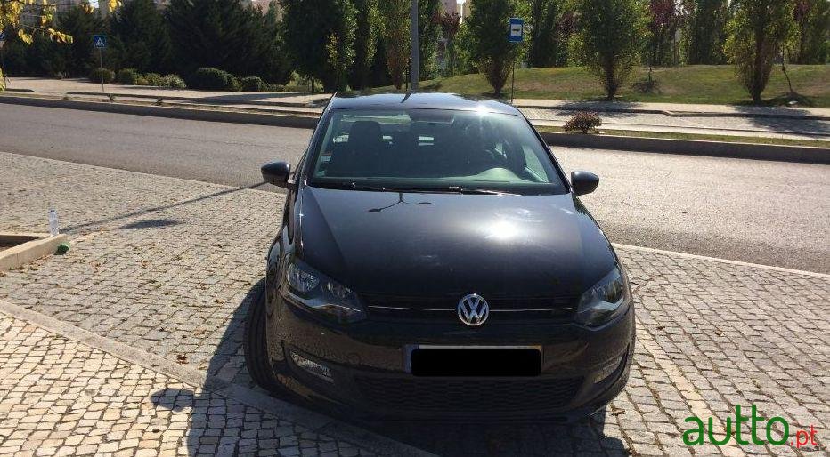 2011' Volkswagen Polo photo #1