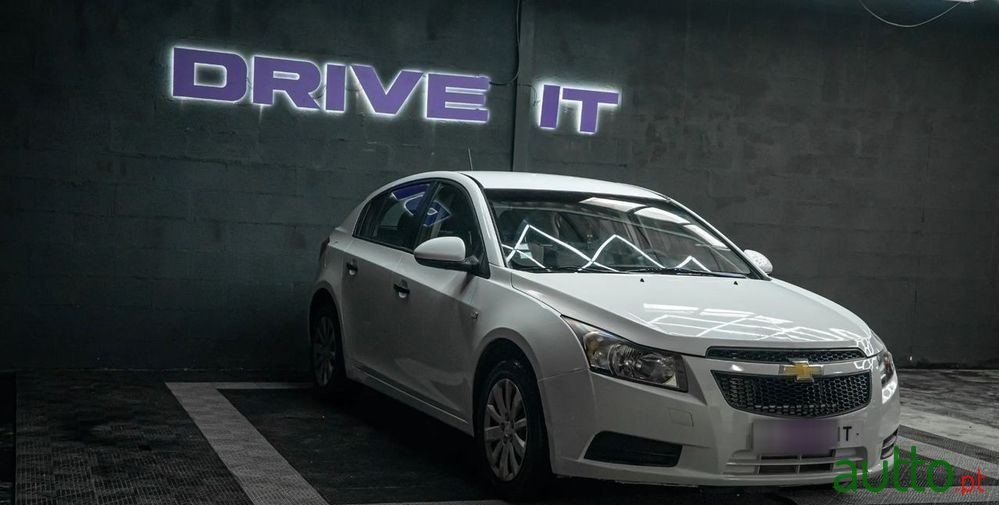 2012' Chevrolet Cruze photo #2