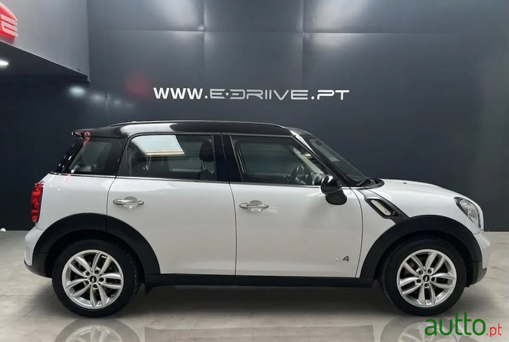 2012' MINI Countryman Cooper S All4 photo #4