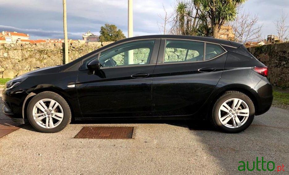 2017' Opel Astra photo #3