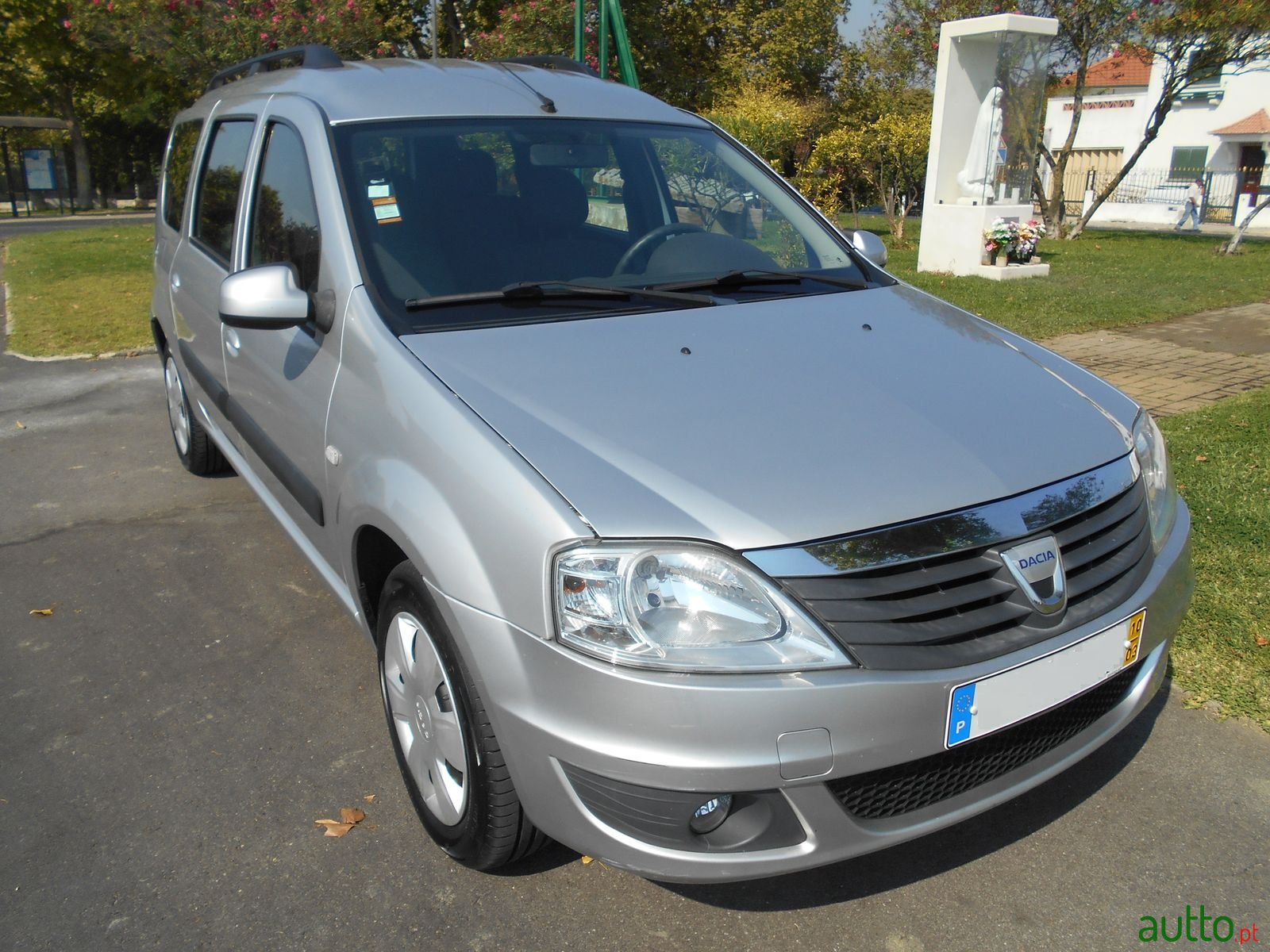 2010' Dacia Logan 1.5 DCI 7 Seater photo #1