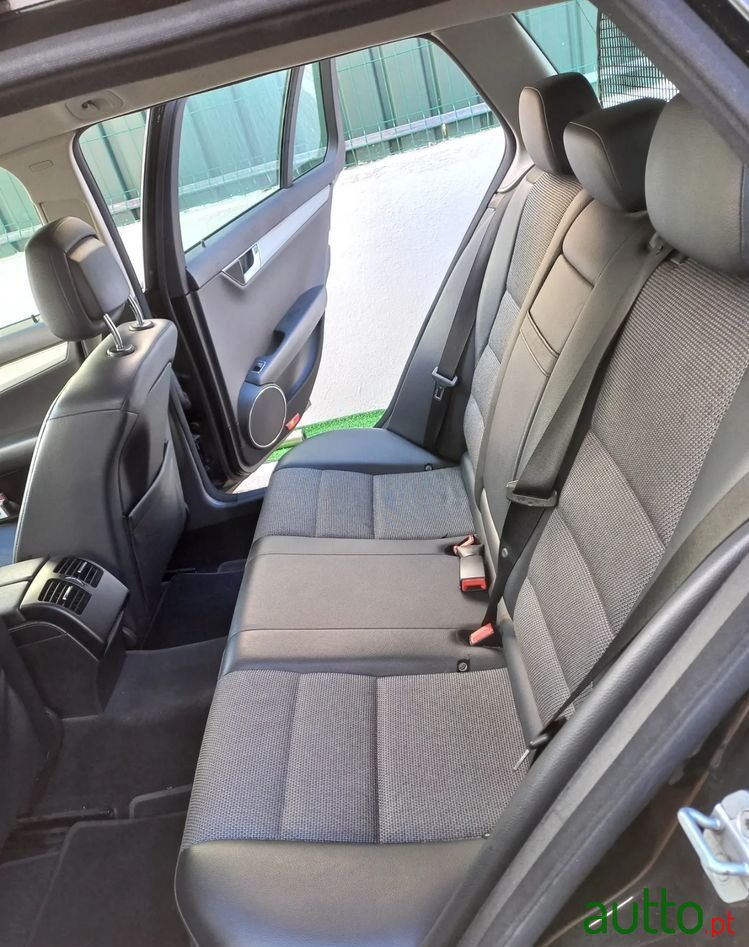 2008' Mercedes-Benz 200 photo #5