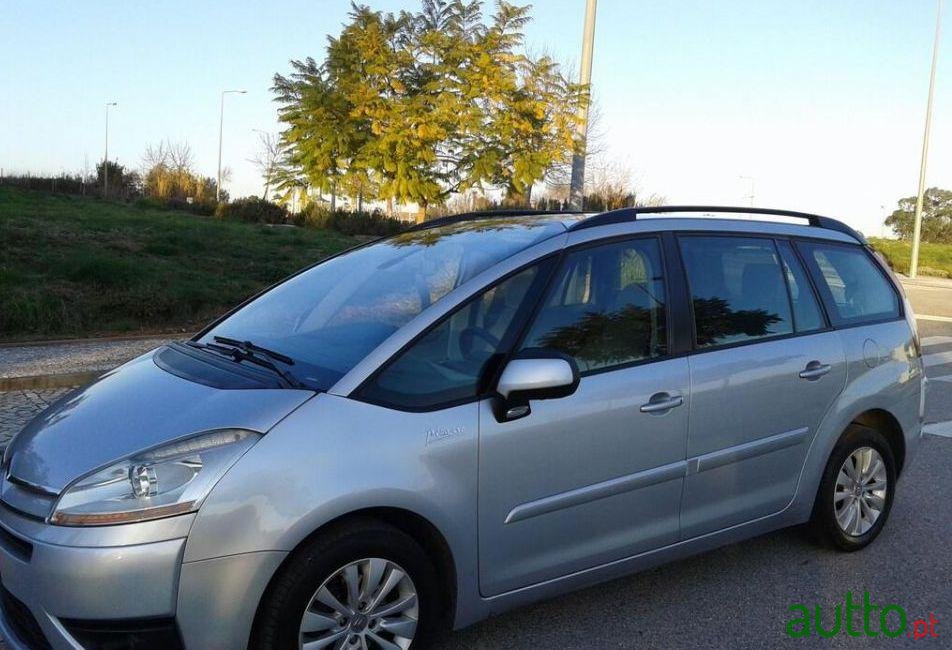 2007' Citroen C4 Grand Picasso photo #2