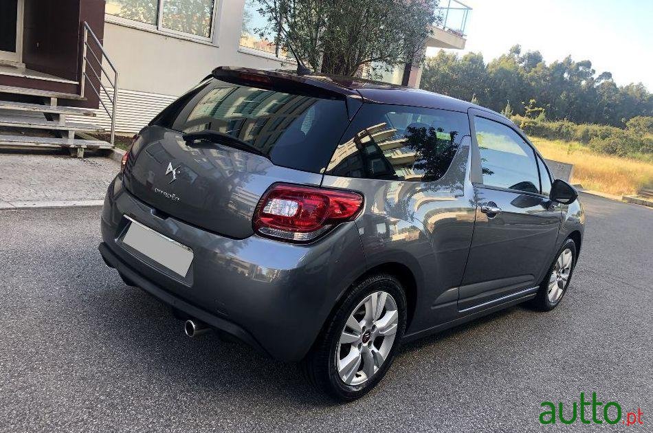 2011' Citroen DS3 photo #1