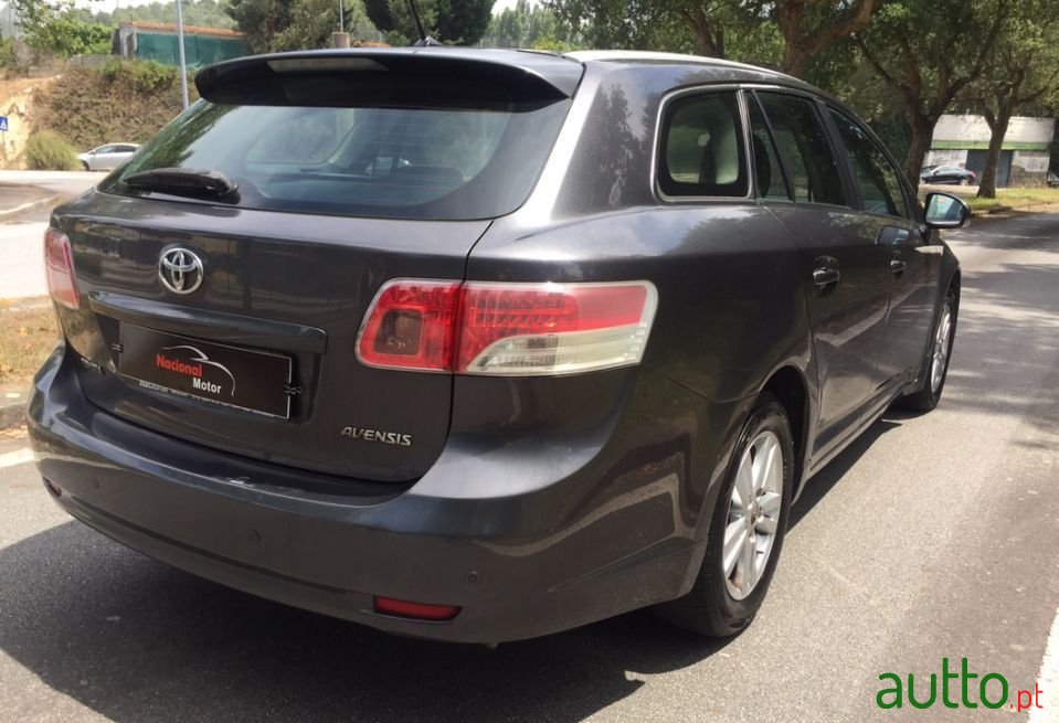 2009' Toyota Avensis Sw photo #4