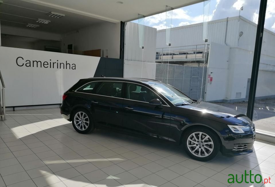 2018' Audi A4 Avant photo #2