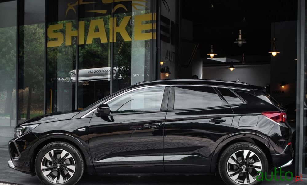 2022' Opel Grandland 1.6 T Phev Elegance photo #2
