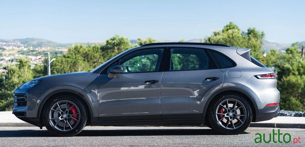 2024' Porsche Cayenne S E-Hybrid photo #2