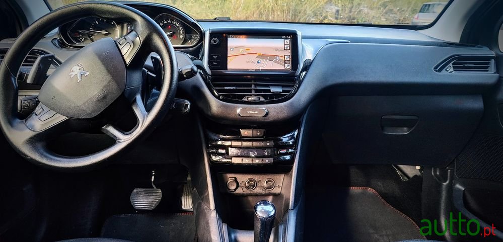 2013' Peugeot 208 photo #4