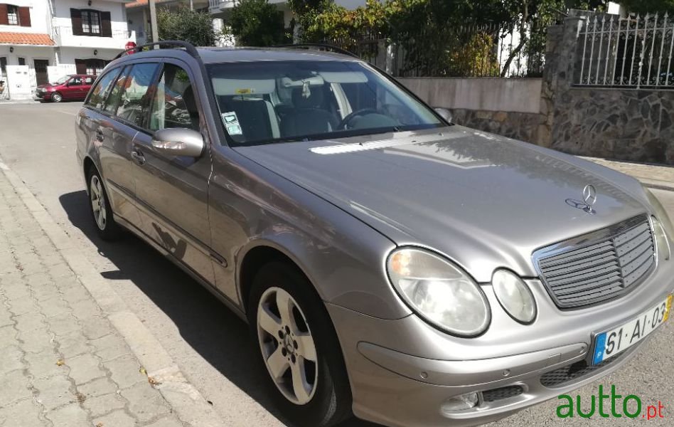 2003' Mercedes-Benz E-220 photo #1