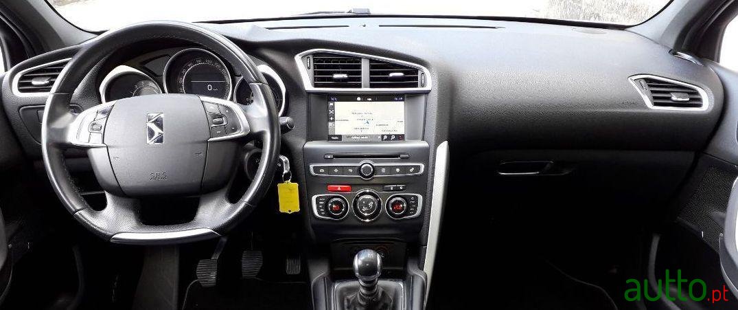 2015' DS Automobiles Ds4 Sport Chic photo #5