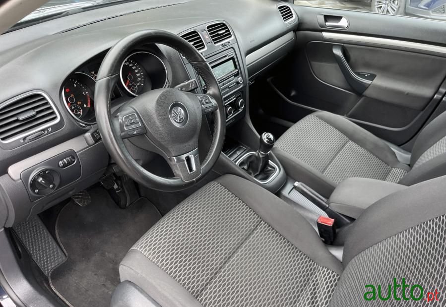 2012' Volkswagen Golf Variant photo #6