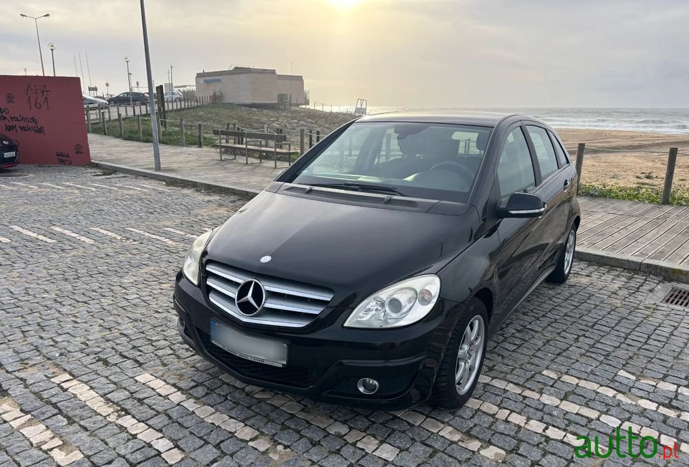 2008' Mercedes-Benz Classe B photo #2