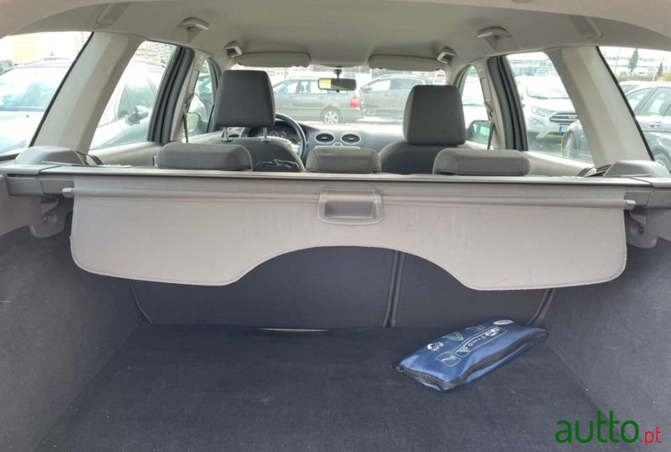 2006' Ford Focus Sw photo #6