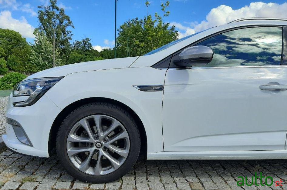 2017' Renault Megane Sport Tourer photo #5