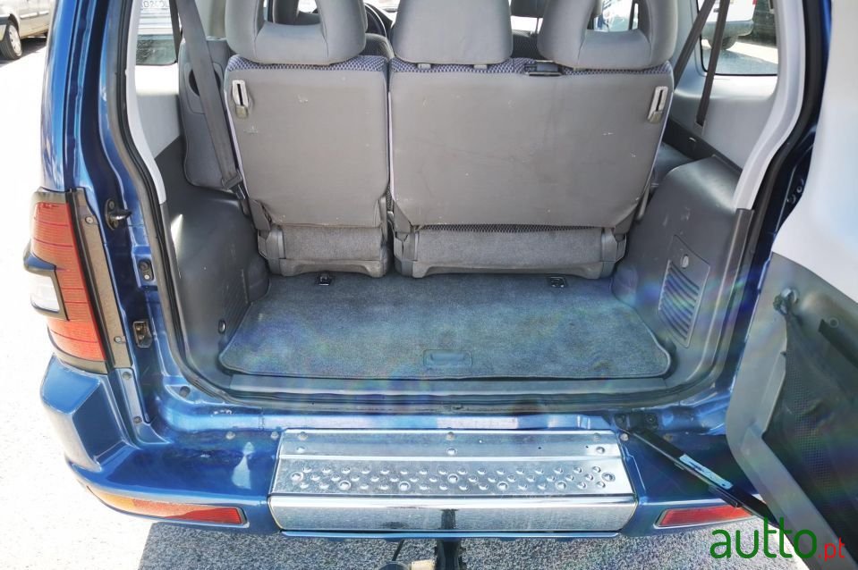 2001' Mitsubishi Pajero photo #6