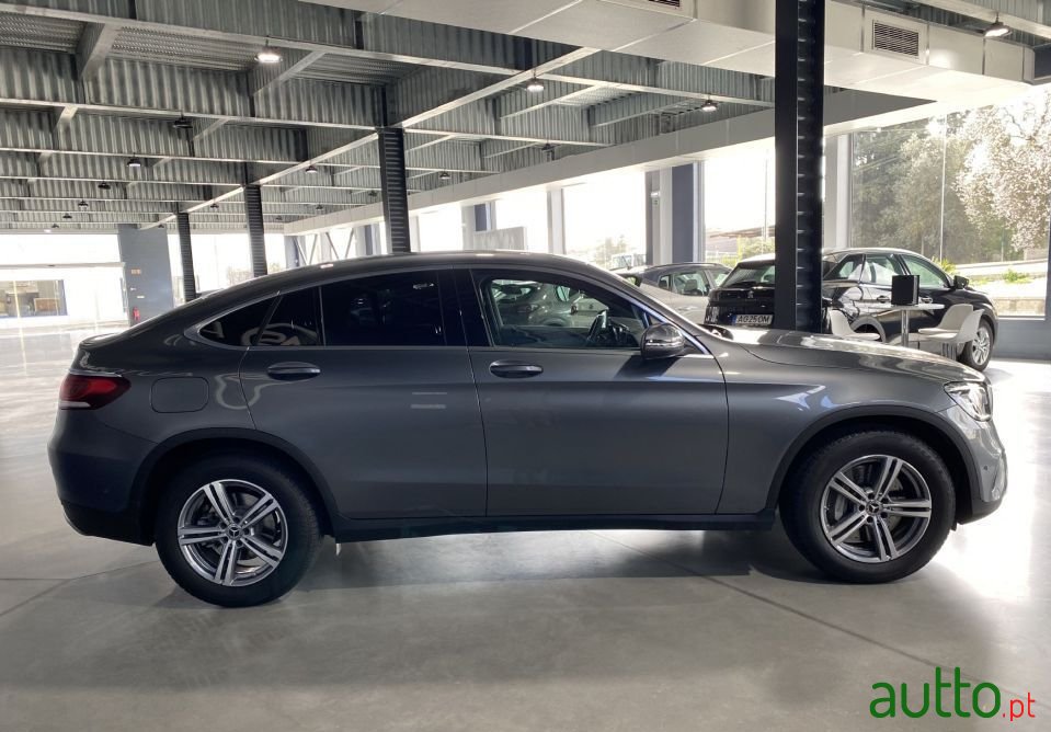 2022' Mercedes-Benz Glc-300 photo #5