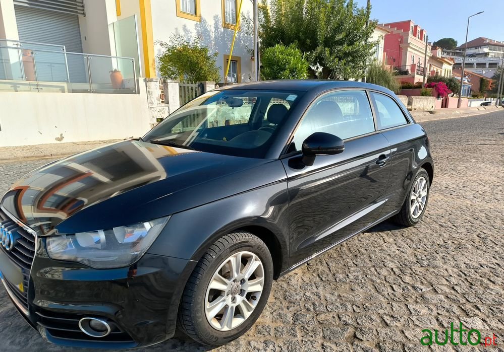 2010' Audi A1 1.6 Tdi Advance photo #2