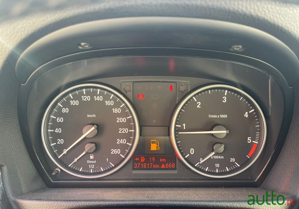 2011' BMW 320 photo #4