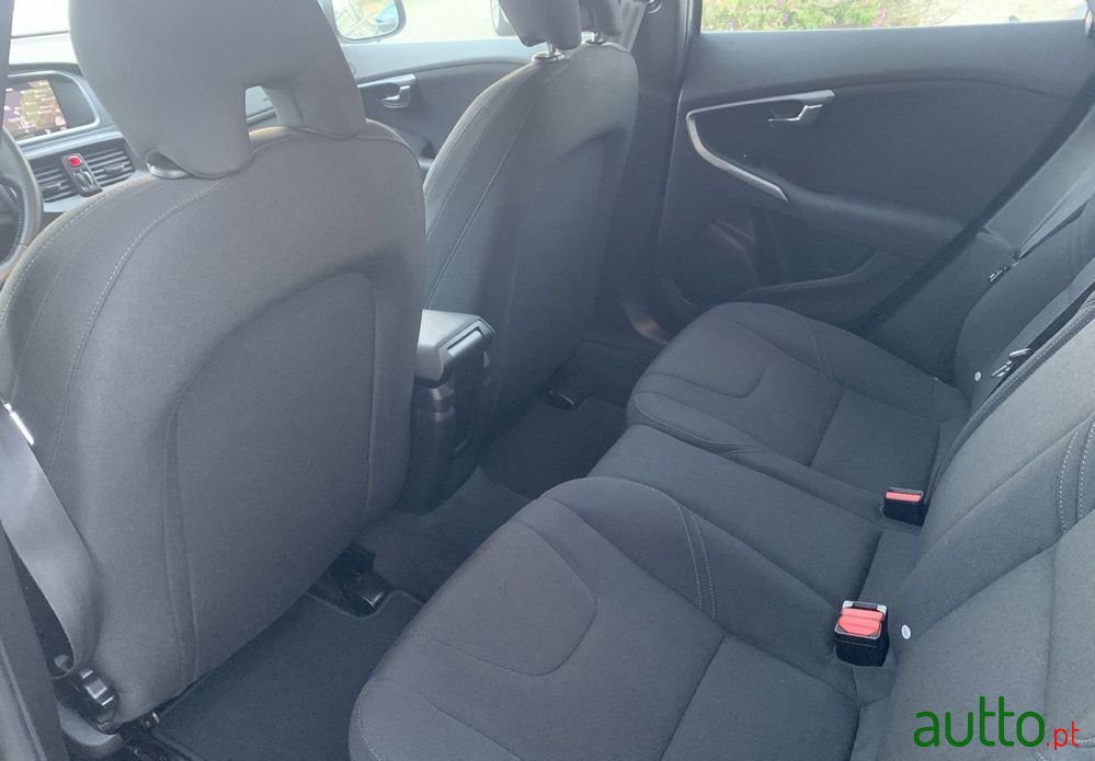 2018' Volvo V40 photo #4