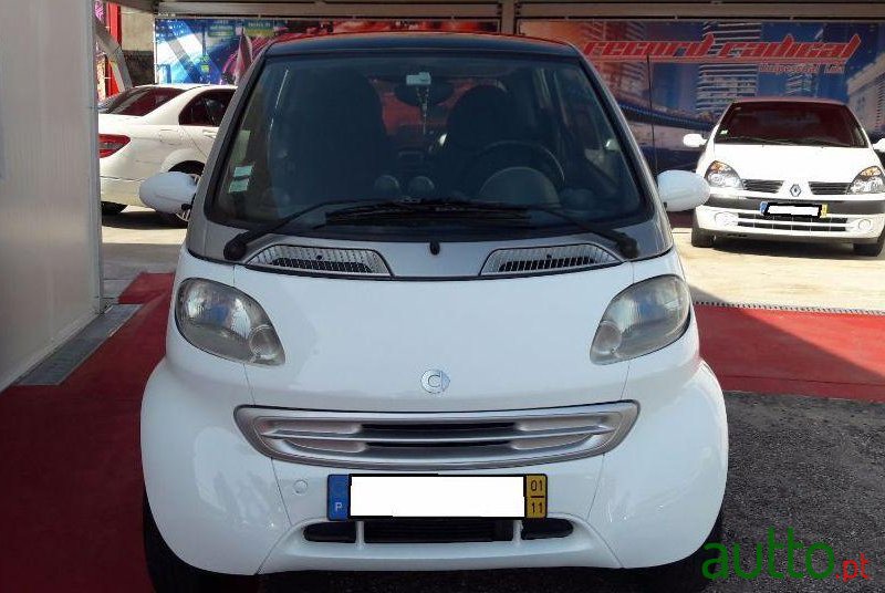 2001' Smart Fortwo Cdi Passion photo #1