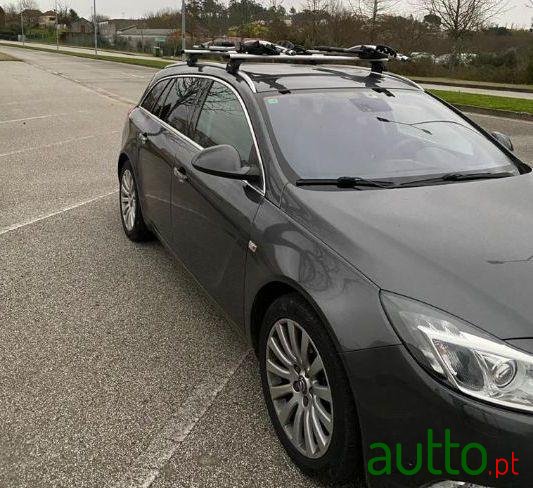 2010' Opel Insignia Country Tourer photo #3