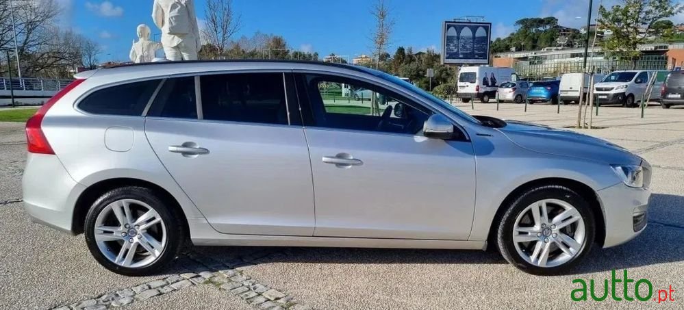 2017' Volvo V60 photo #1