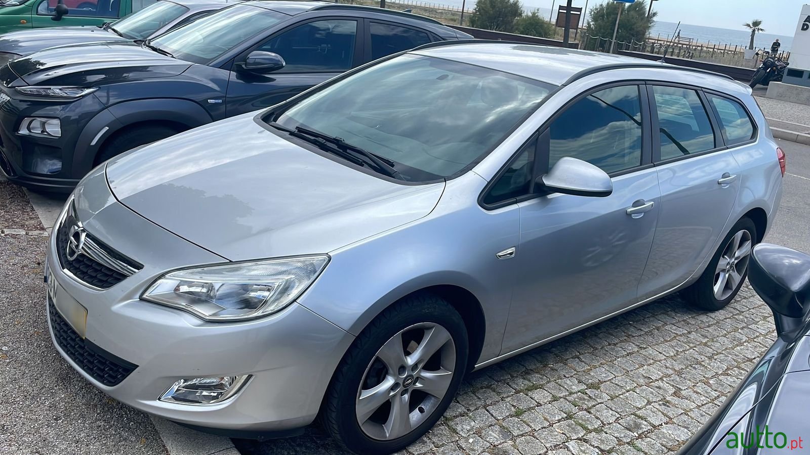 2012' Opel Astra Sports Tourer photo #3