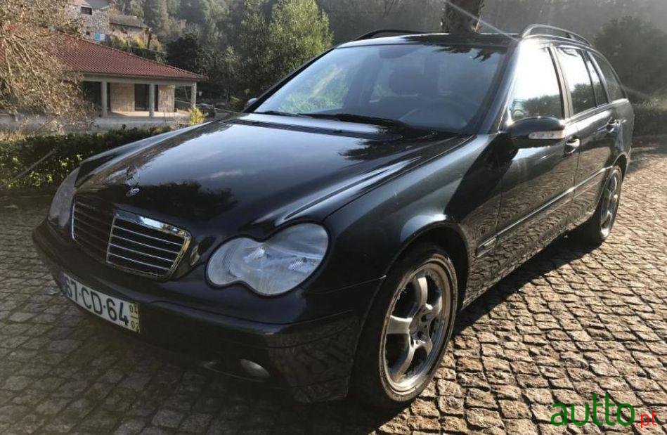 2004' Mercedes-Benz C-220 Cdi Classic photo #1